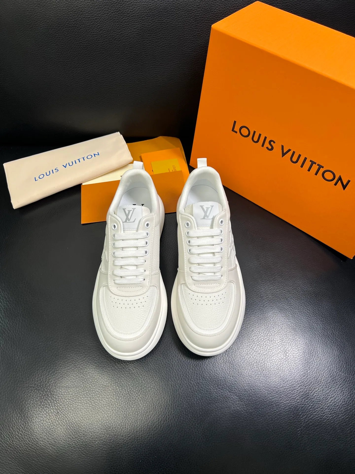 Men's shoes💰800 Lv 🔍Top purchasing agent🇮🇹 Louis Vuitton, the sports sneaker counter is synchronized, the uppers are imported from Italy, high-quality splicing colorful and complex crafts, the imported mesh padding is soft and comfortable, soles: original soles specially provided by the original factory, T men's men's shoes 💰U exclusive movable molded soles are super comfortable, original factory and single goods, 🔍🔍high quality, you can enter and exit the counter at will, welcome to compare, code number 38-44 (customized 45) 85871